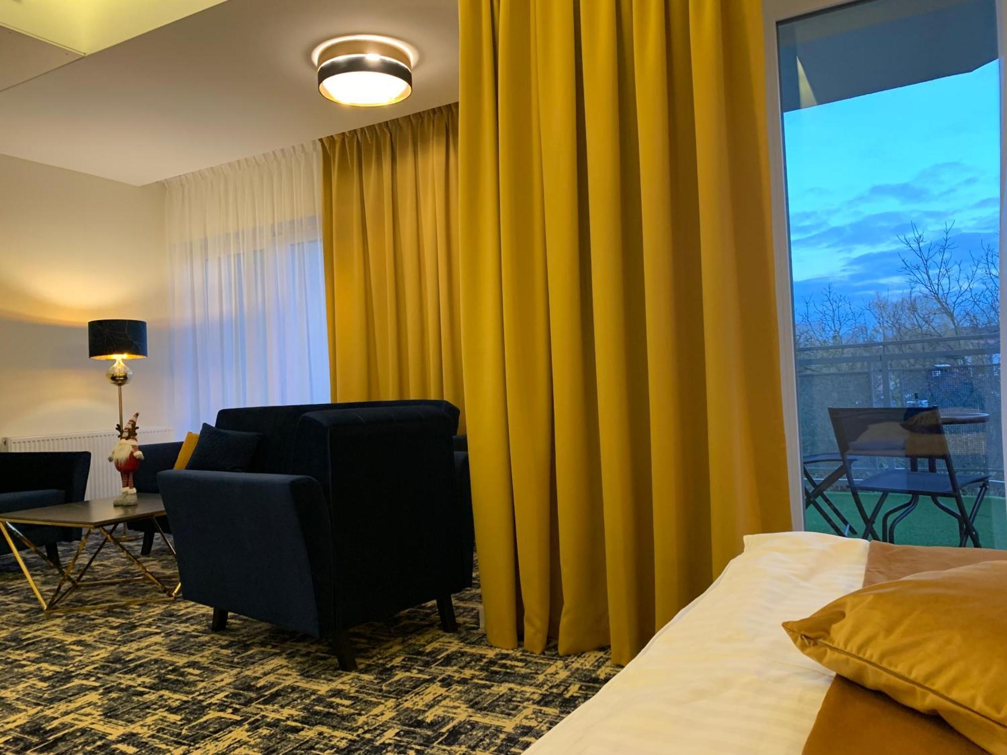 Piramida Aparthotel โบเลสวาเวียส ภายนอก รูปภาพ